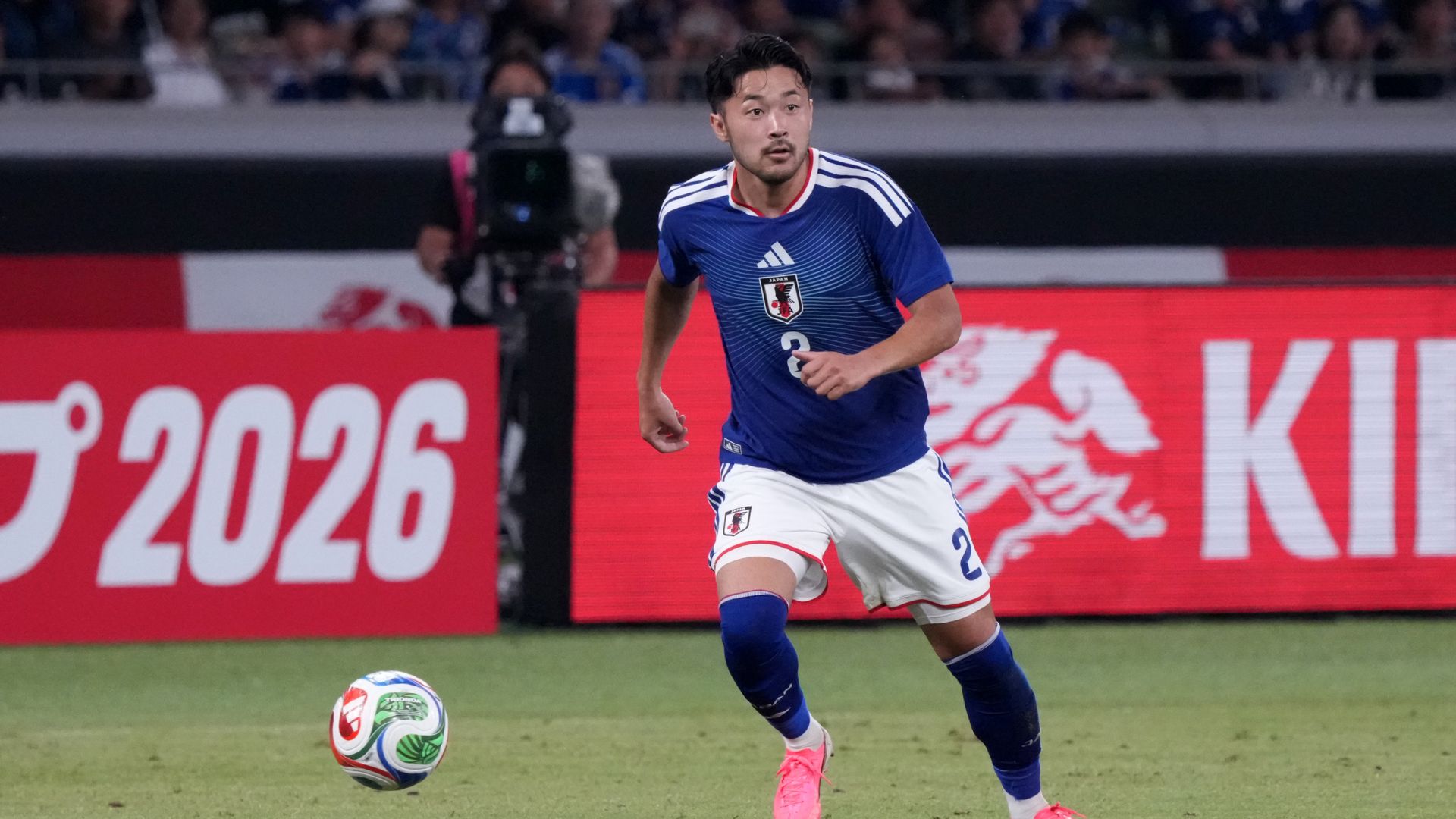 日本代表DF菅原由勢、蘭メディアの取材に「W杯で優勝するためにここに 日本代表DF菅原由勢、蘭メディアの取材に「W杯で優勝するためにここに